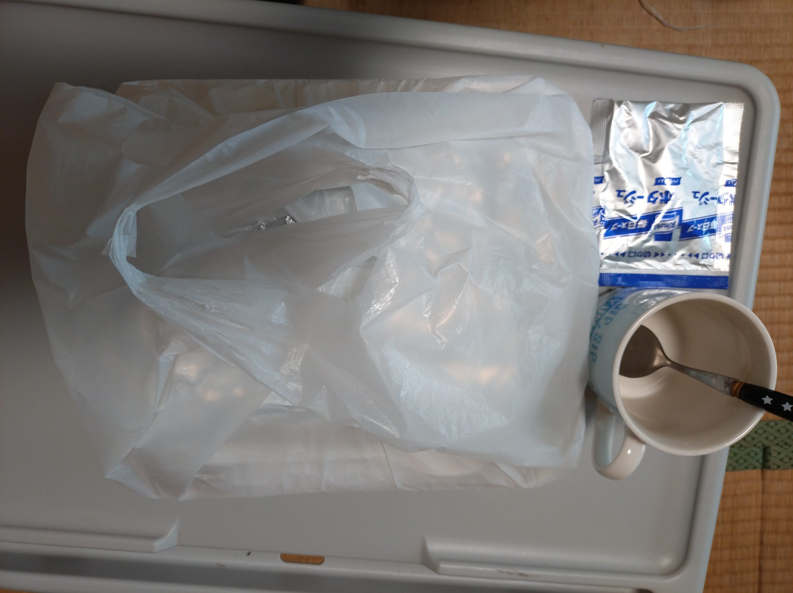 届いた袋と自宅のコンポタ 届いた紙袋と自宅で用意したコンポタ