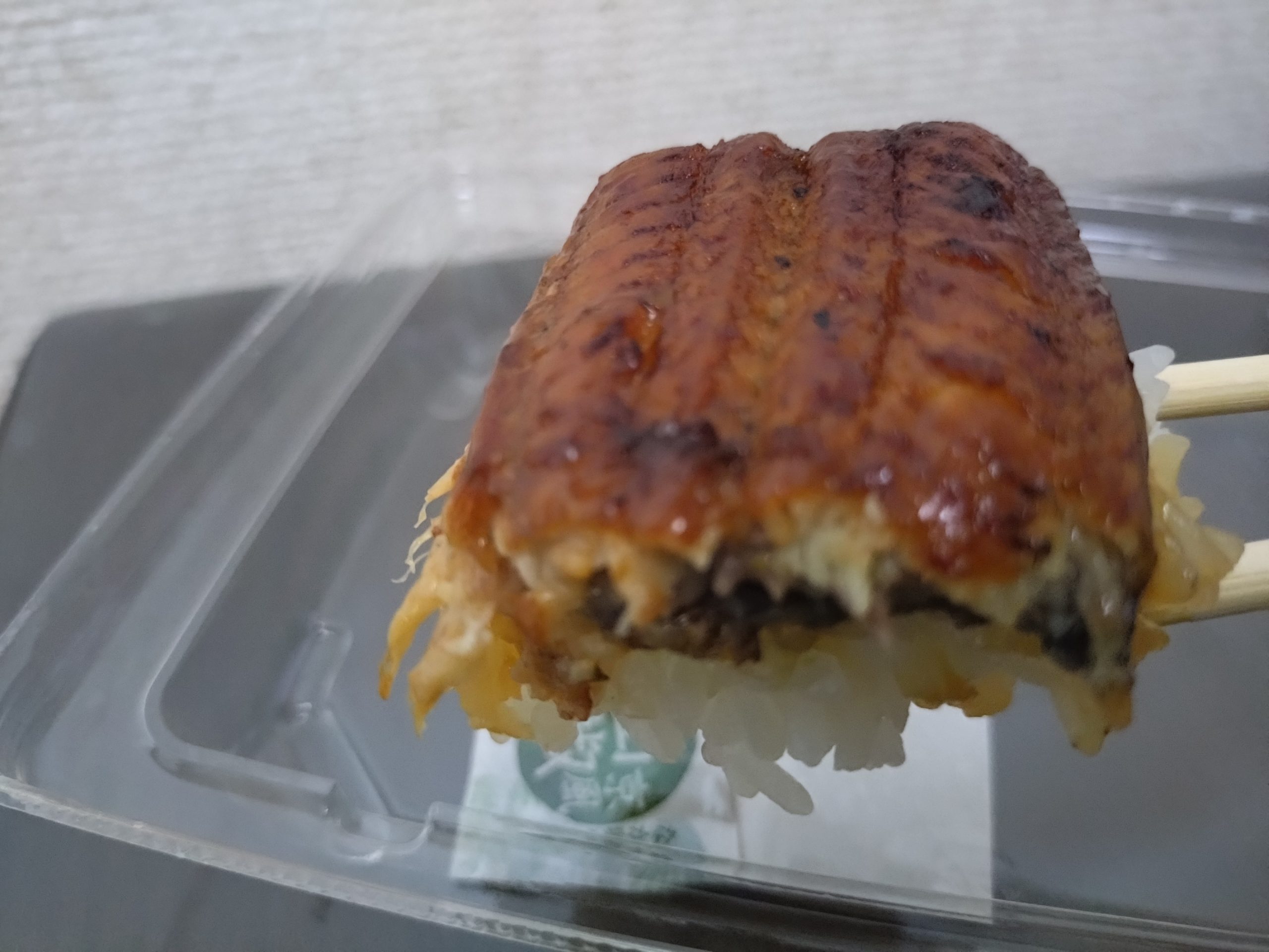 なか卯のうな重のうなぎをアップで撮影した写真