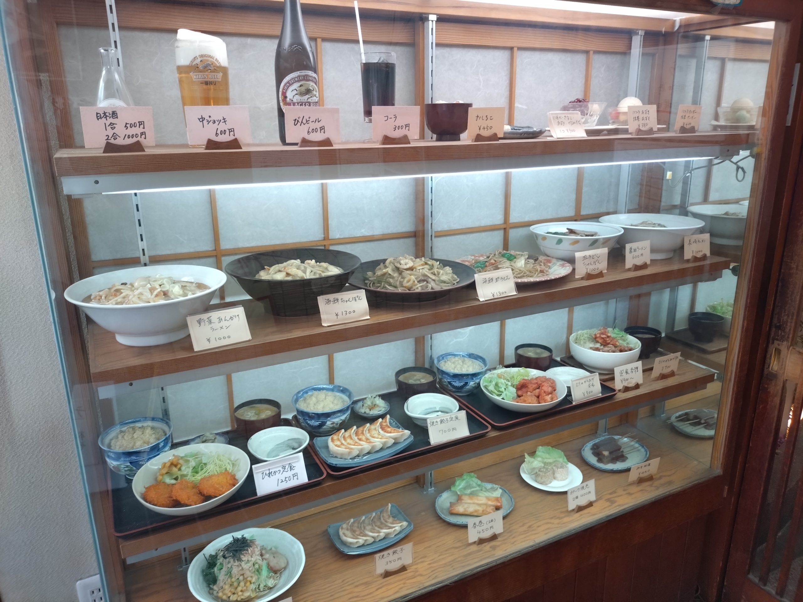 入口前の昔懐かしの食品サンプル