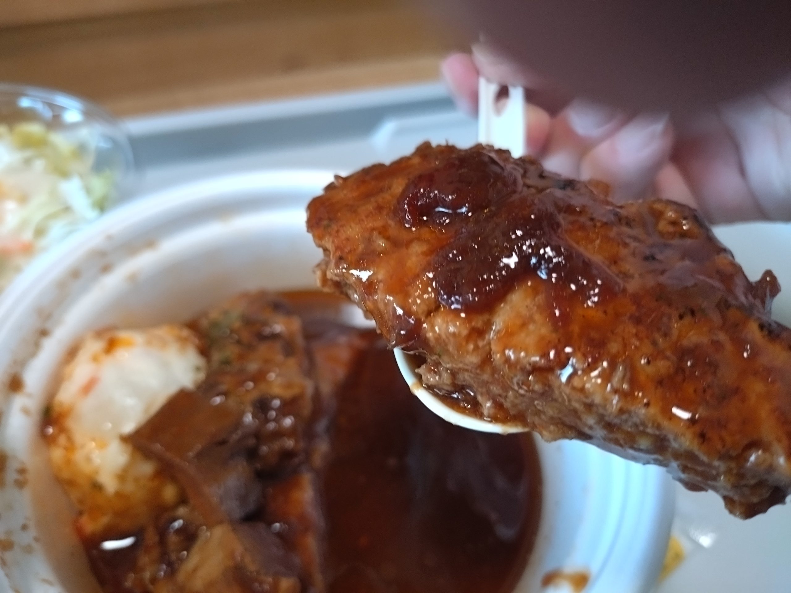 煮込みビーフシチューハンバーグ:ハンバーグ断面 煮込みビーフシチューハンバーグのハンバーグ断面(肉感が分かる)