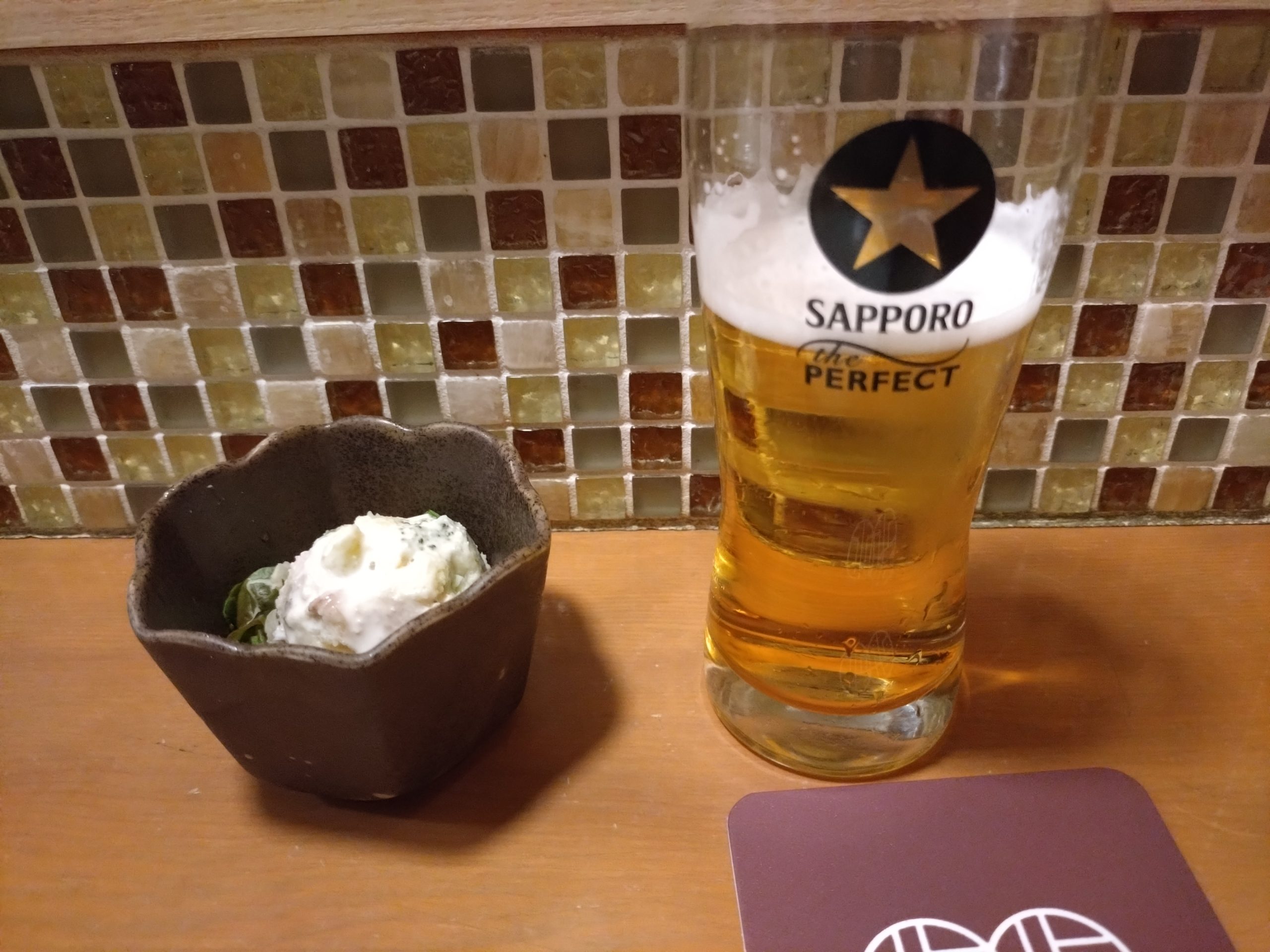 ビール(中ジョッキ) 中ジョッキのビール。泡がきれいに立っている