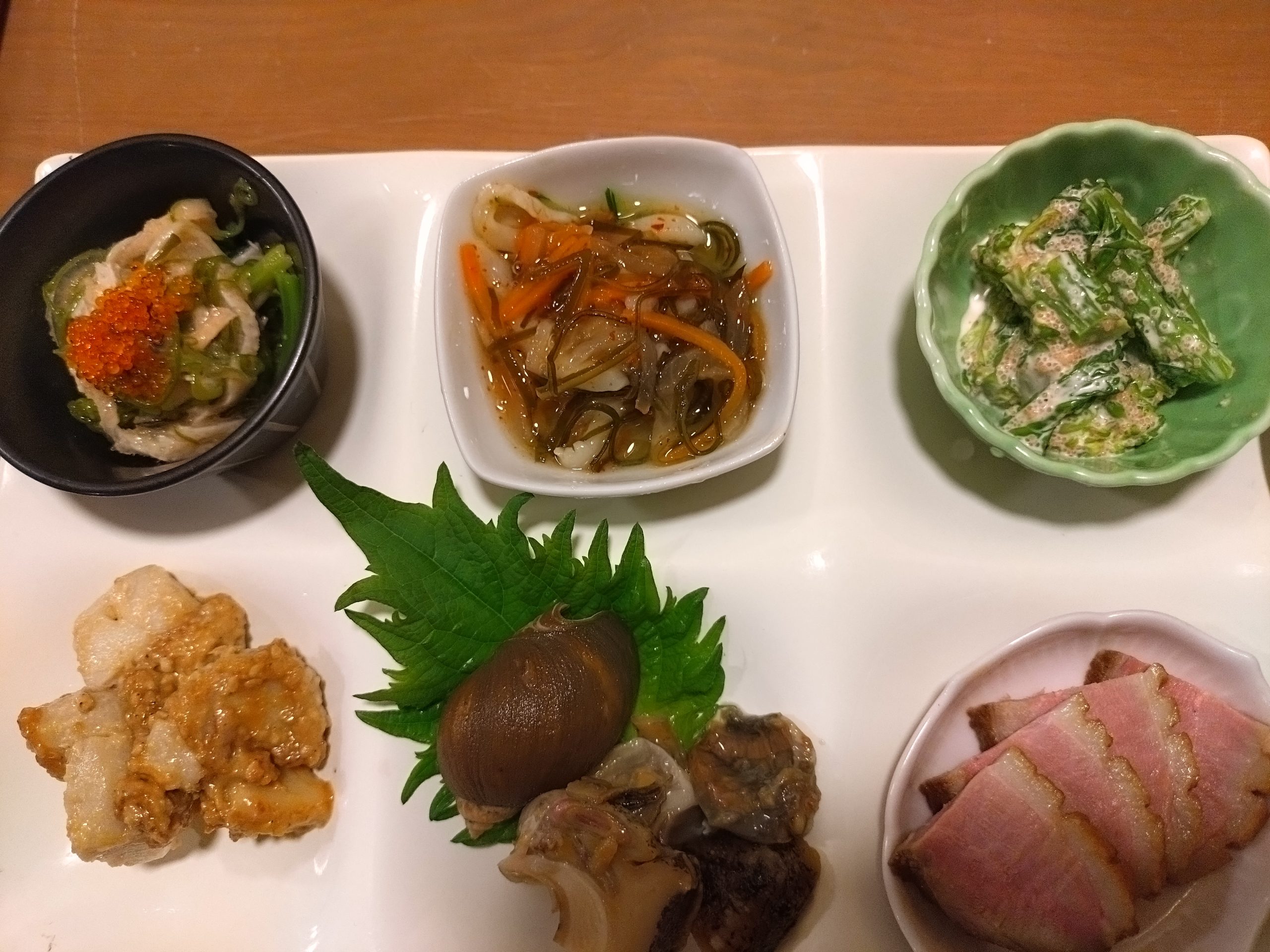 おまかせおつまみ六点盛り おまかせおつまみ六点盛りの盛り付け