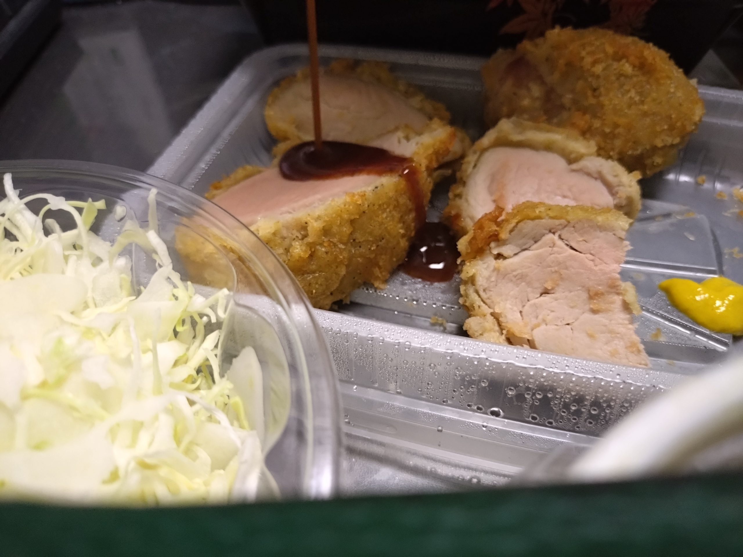 ソースをかける瞬間