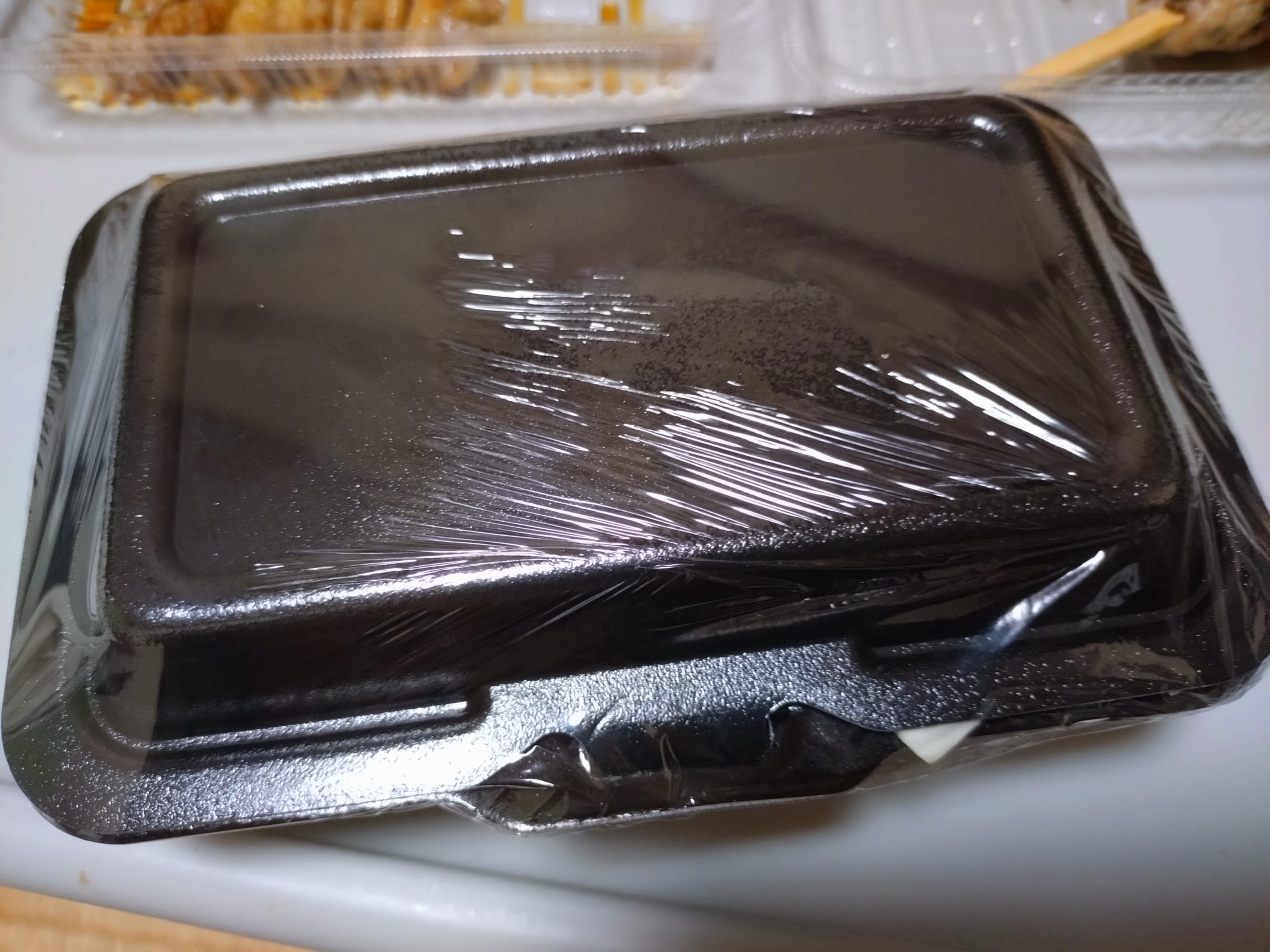 鶏もも肉のガーリックスパイス焼き（配達直後・フタあり）