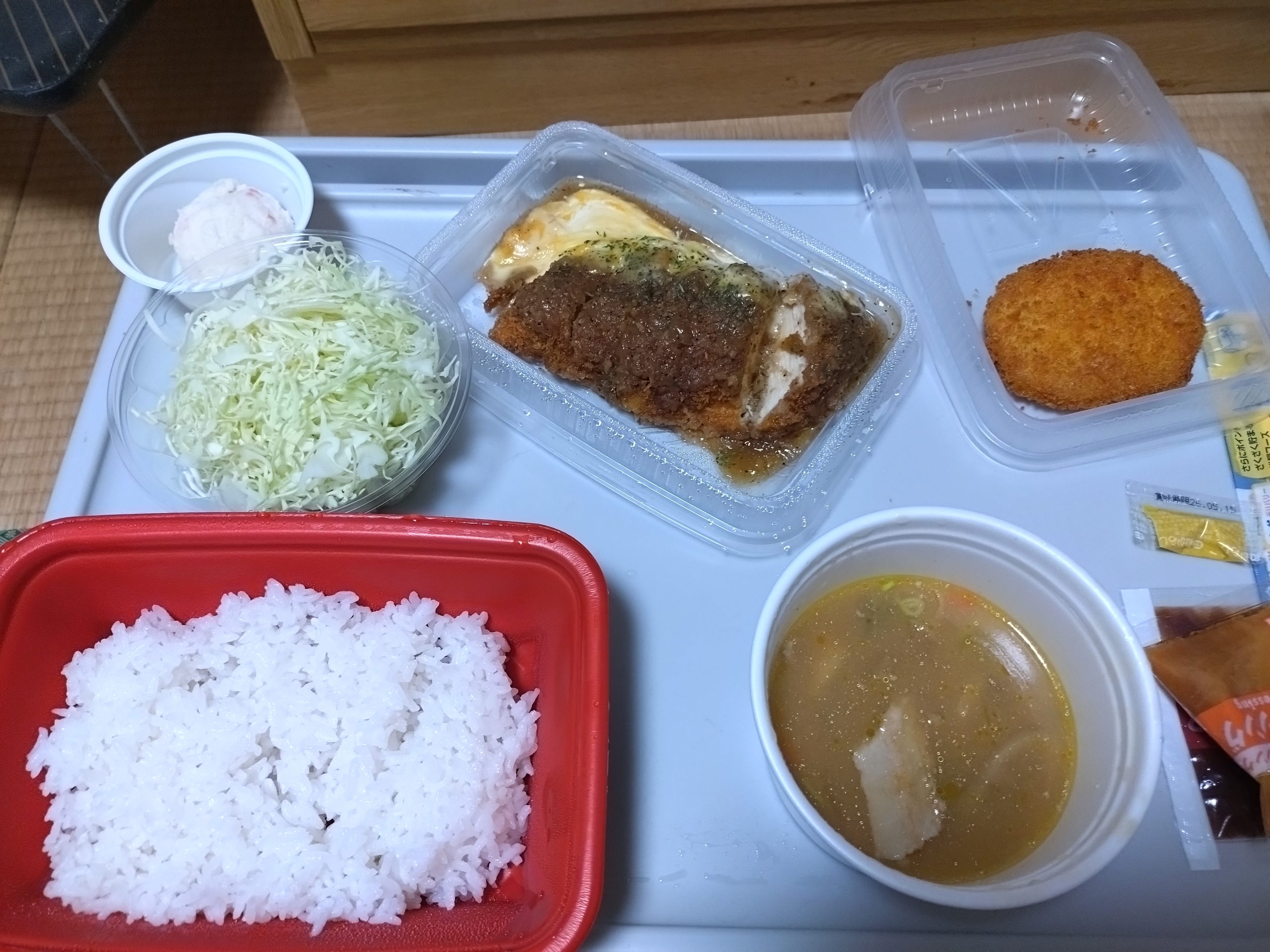 松のや オニオンチーズチキン胸むねかつ定食 コロッケ付き全景