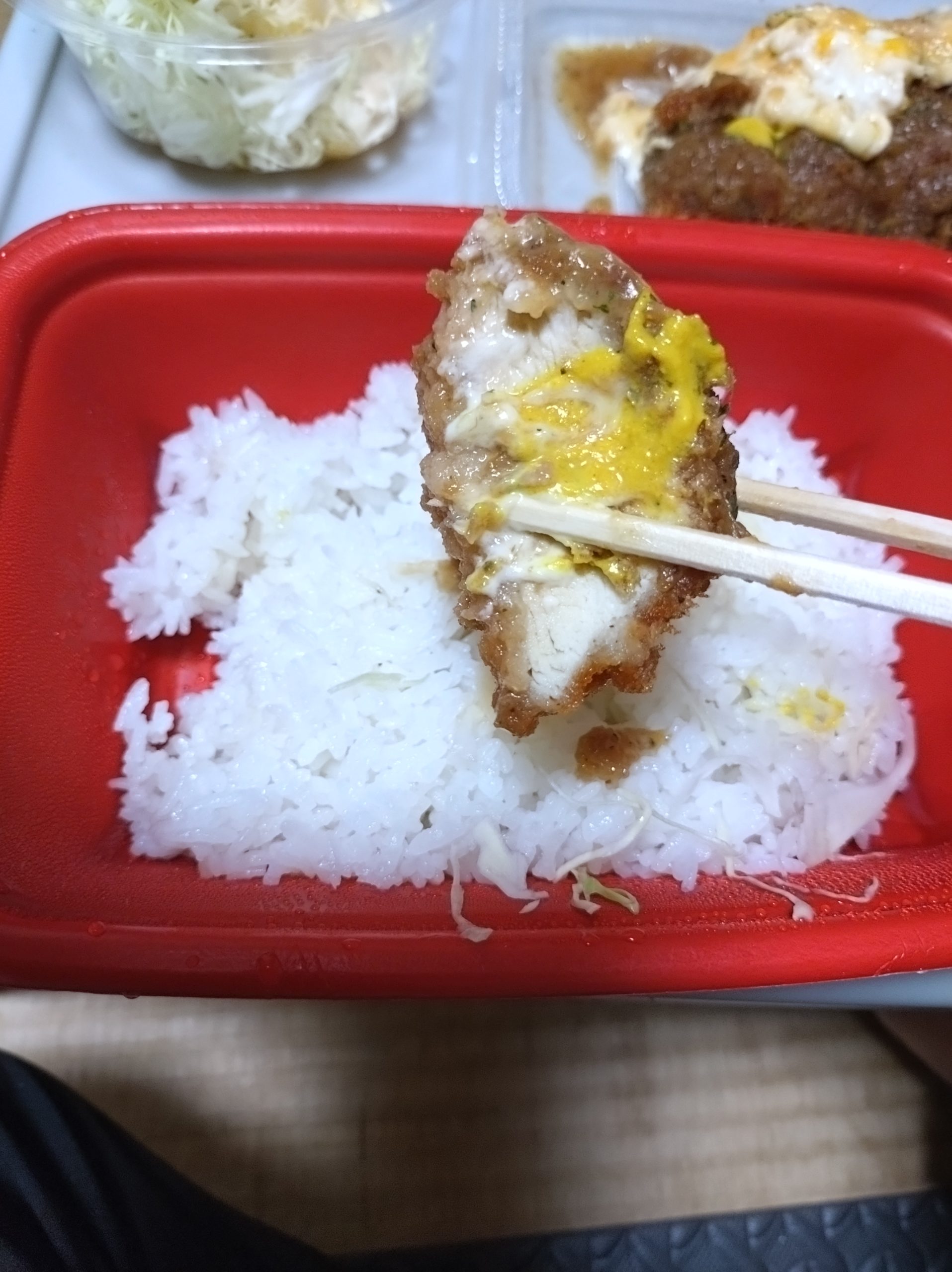 オニオンチーズチキン胸むねかつ 断面アップ