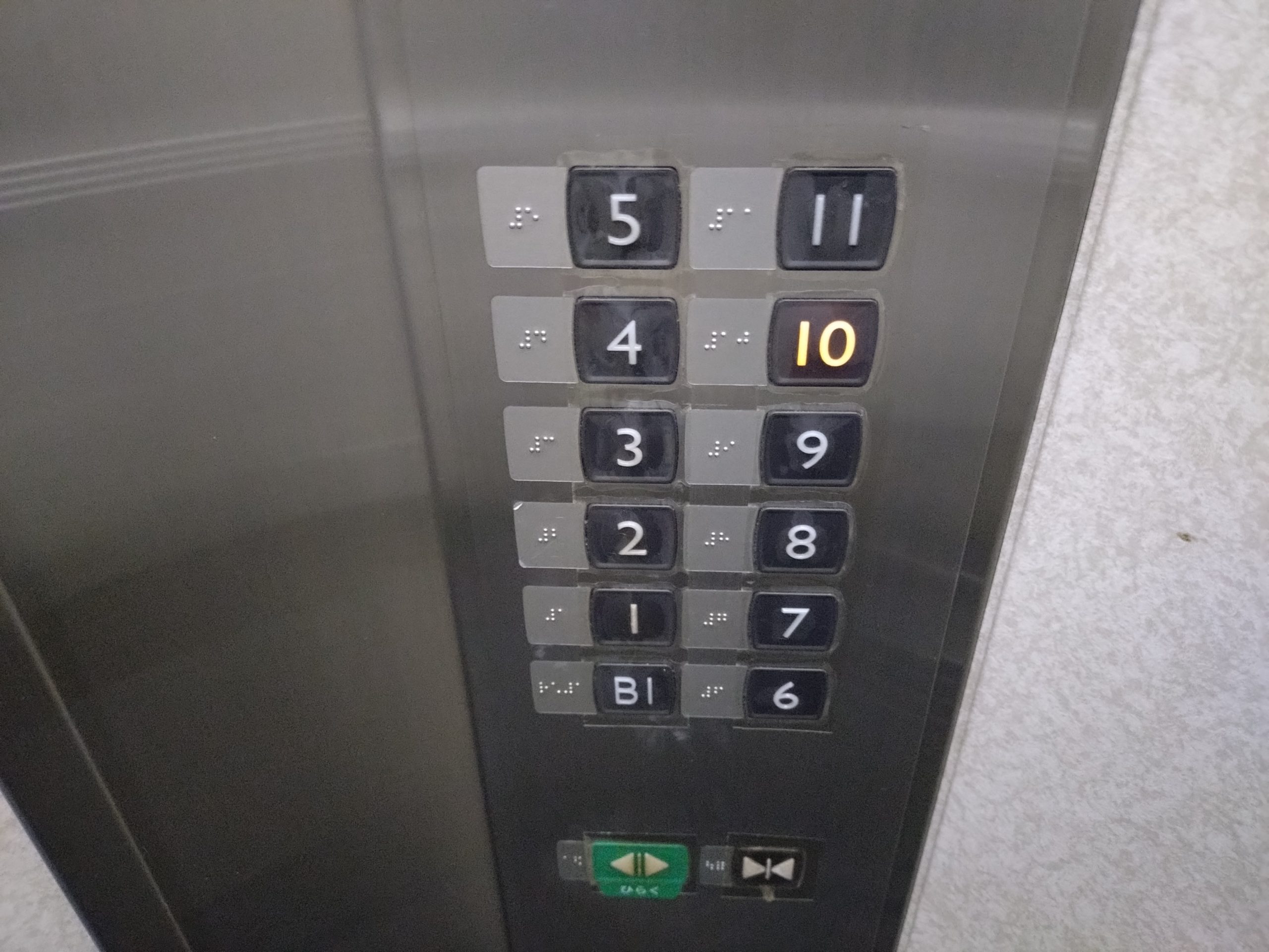 エレベーター操作パネル