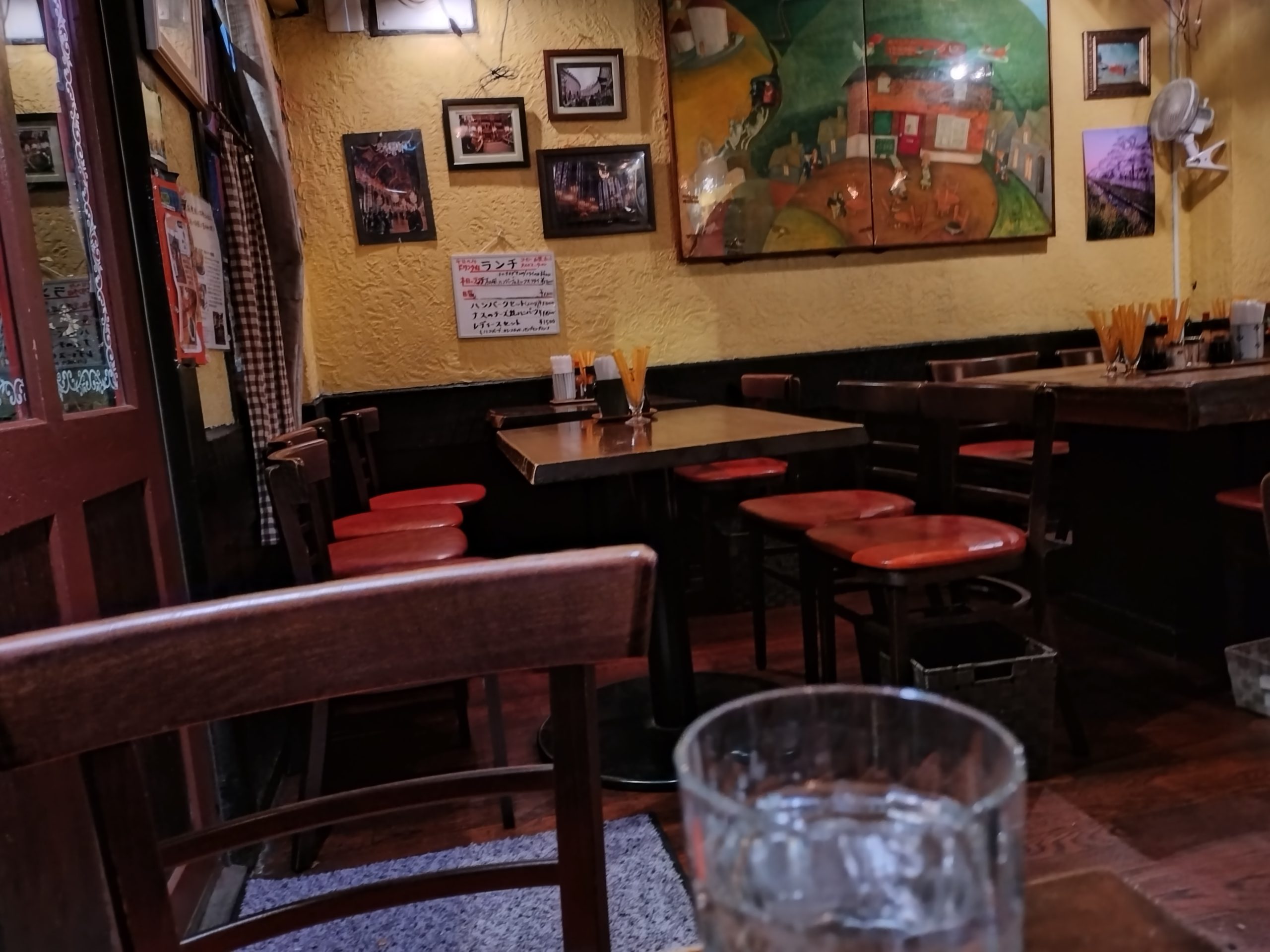 洋食 停車場|店内の雰囲気 洋食 停車場の店内(夜の落ち着いた雰囲気)