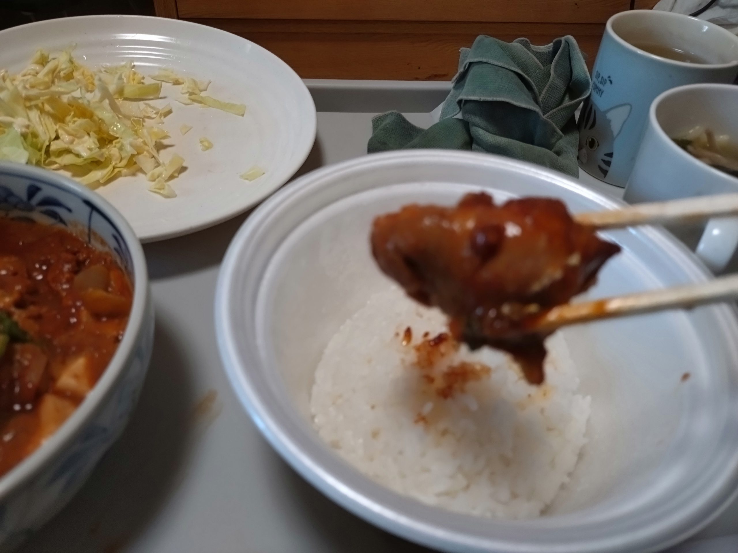 松屋 鶏のどて煮風鍋 鶏肉に味噌ダレが絡んだアップ