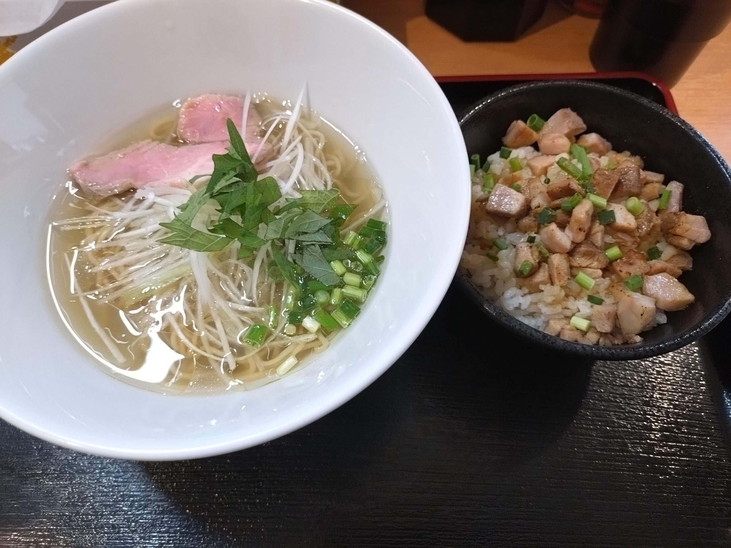 牛骨塩ラーメンとチャーシュー丼のセット