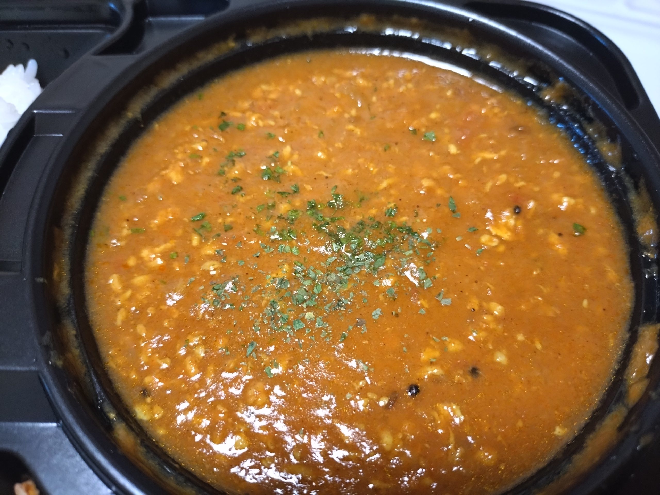 旨辛スパイスキーマカレーのアップ。ひき肉の粒感とスパイス感が分かる