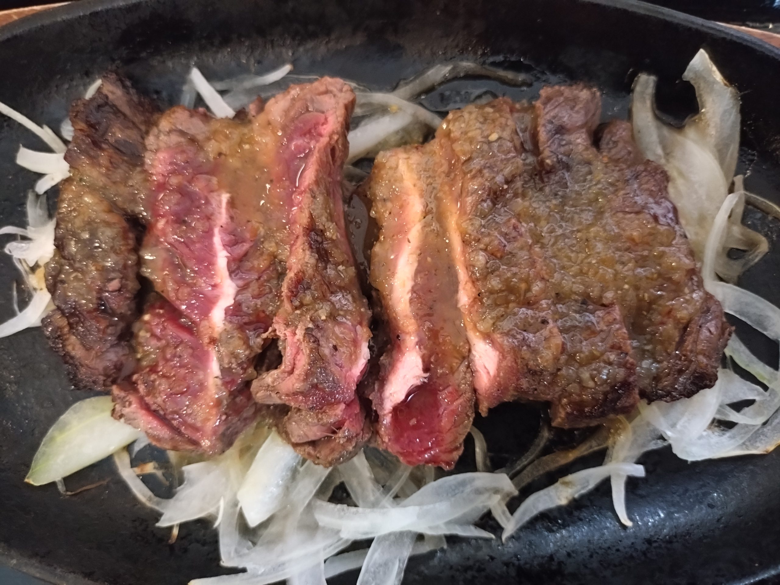 牛ハラミのアップ。焼き色と肉の質感が分かる