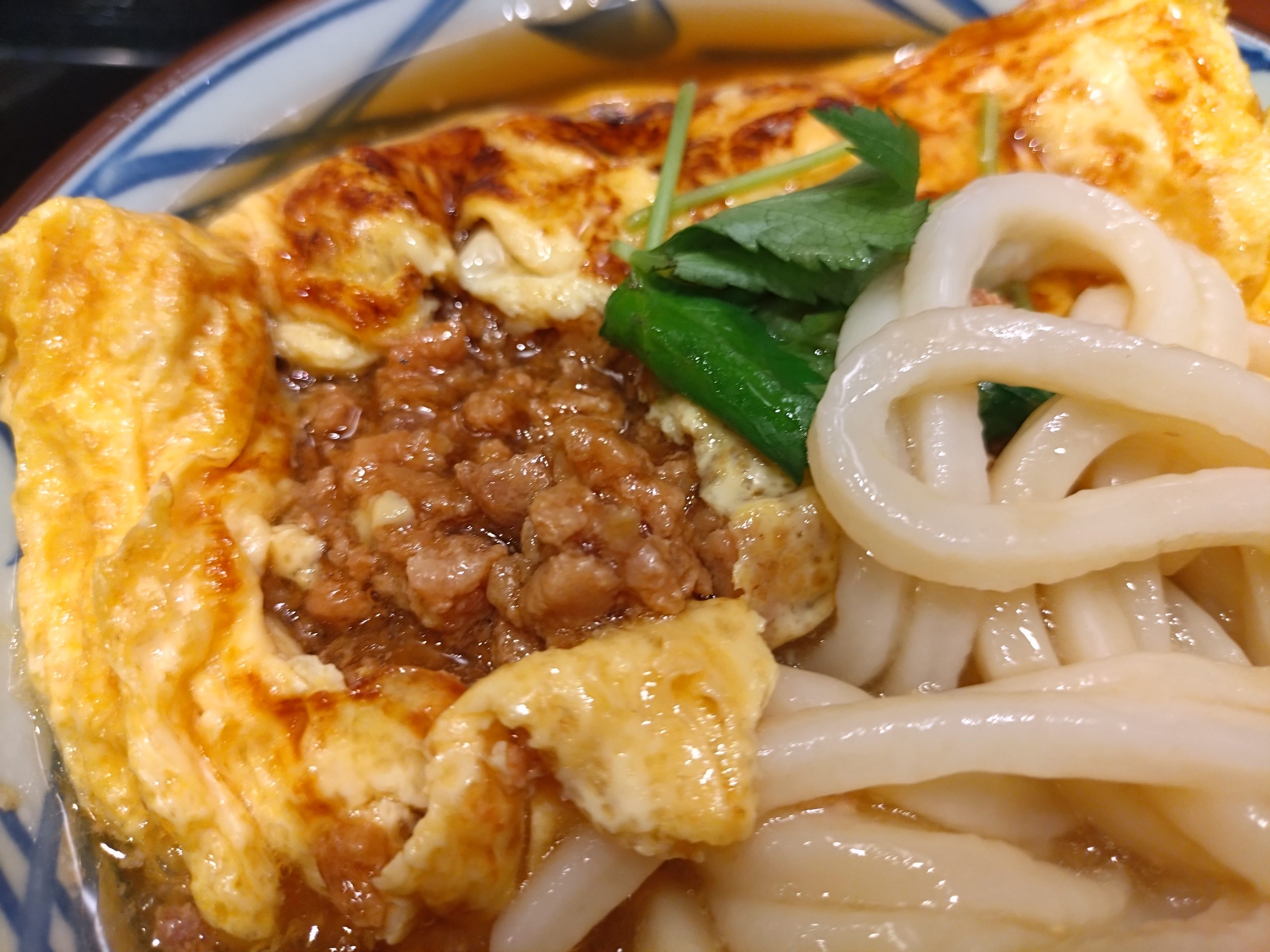 卵を割って中の肉を確認した写真