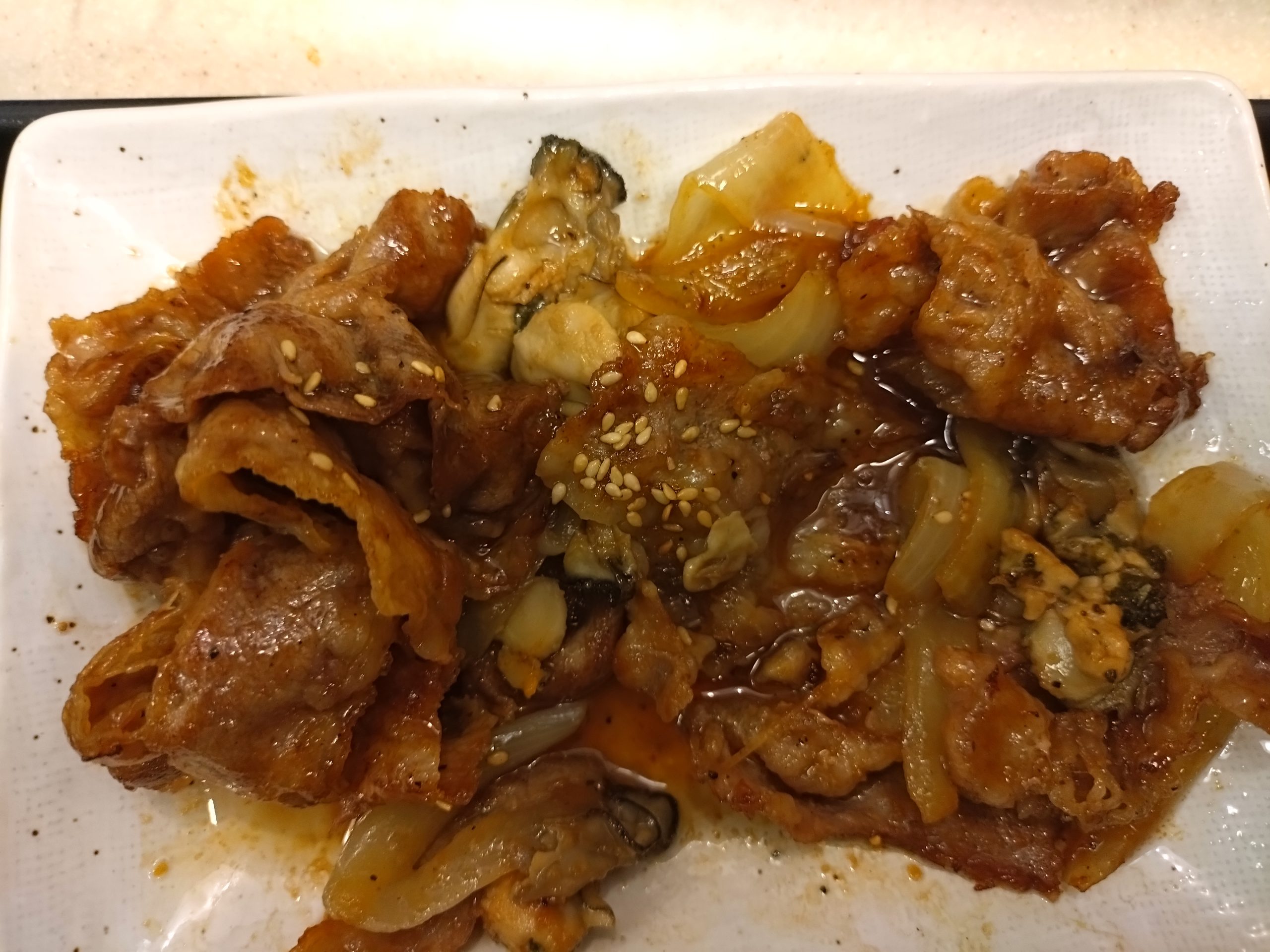 松屋 牛肉と牡蠣のオイスターソース炒め定食 実食レビュー 松屋 牛肉と牡蠣のオイスターソース炒め定食 牛肉と牡蠣のアップ