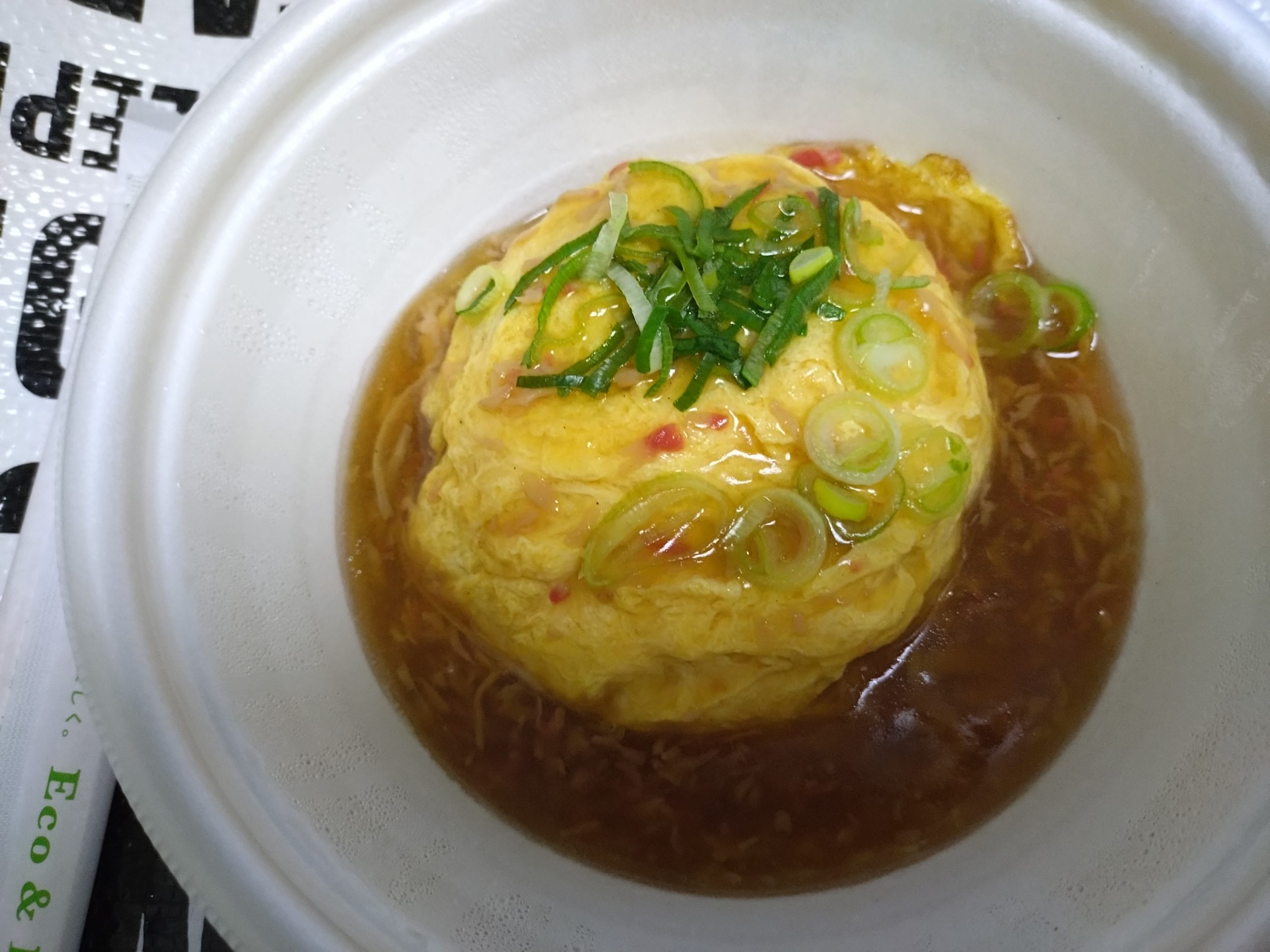 ラーメン容器に入った天津飯