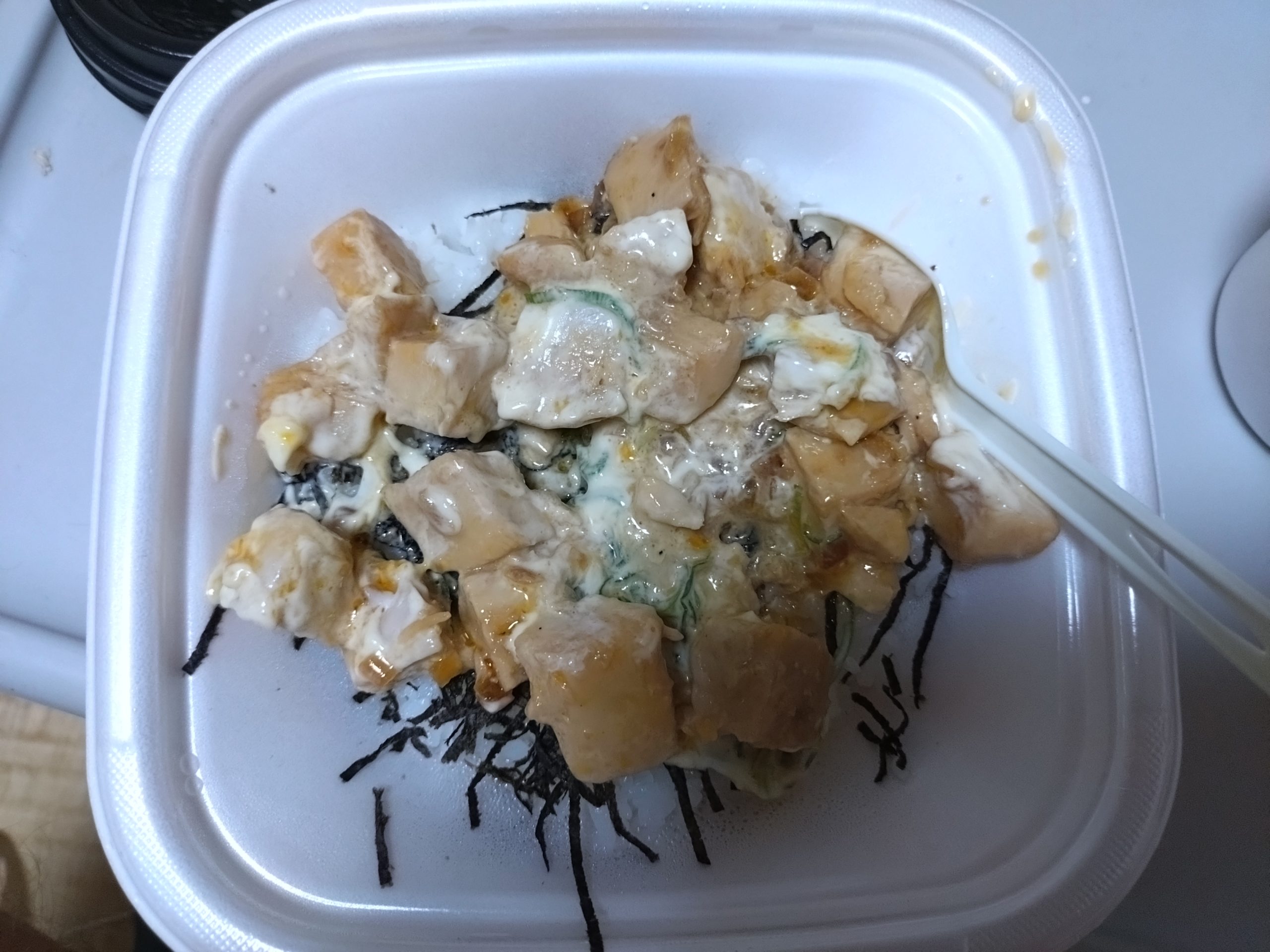 松屋 炙りマヨ辣鶏めし 完成した状態