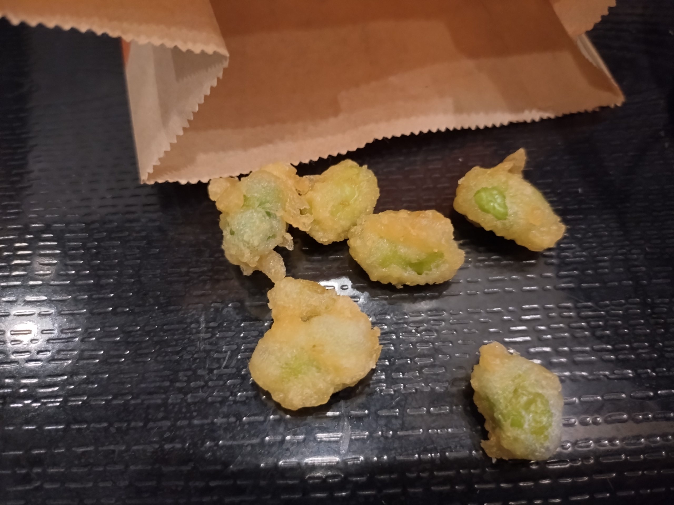 丸亀製麺仙豆風天ぷらの中身。枝豆の天ぷら