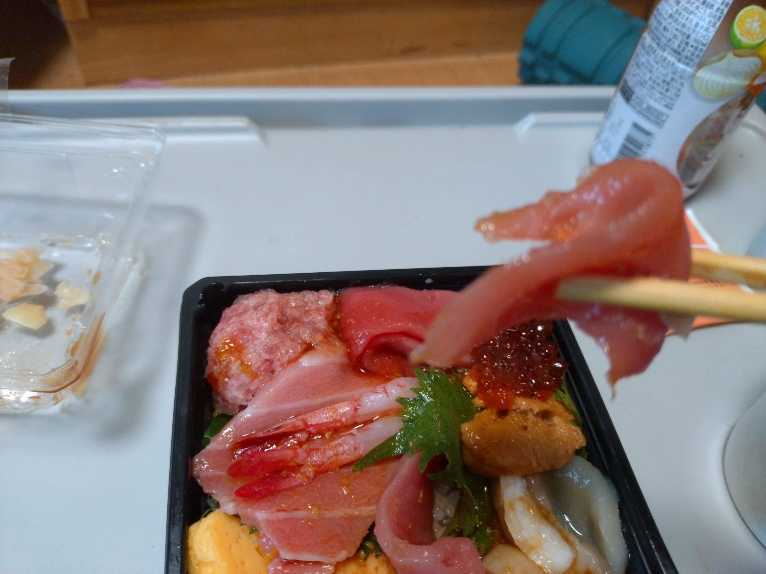 豪華本鮪三昧丼弁当 中トロ