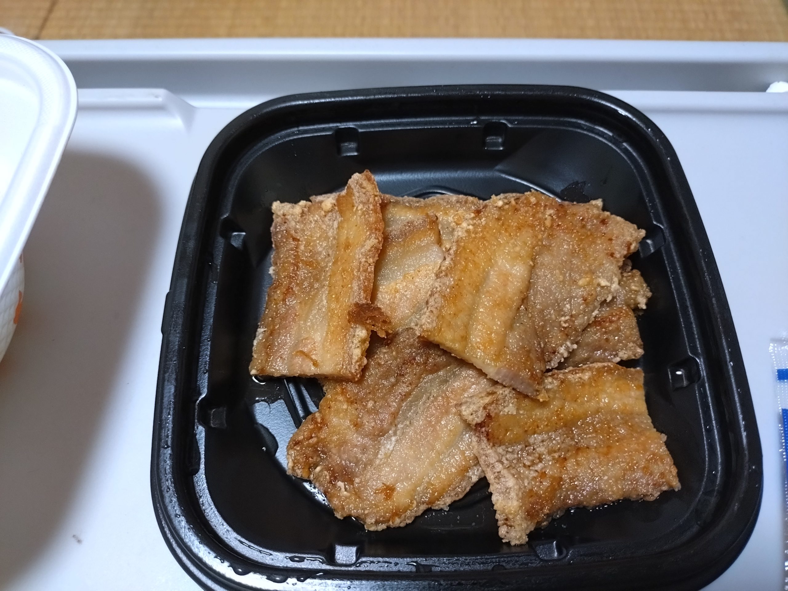 ムートート定食のフタを開けた状態