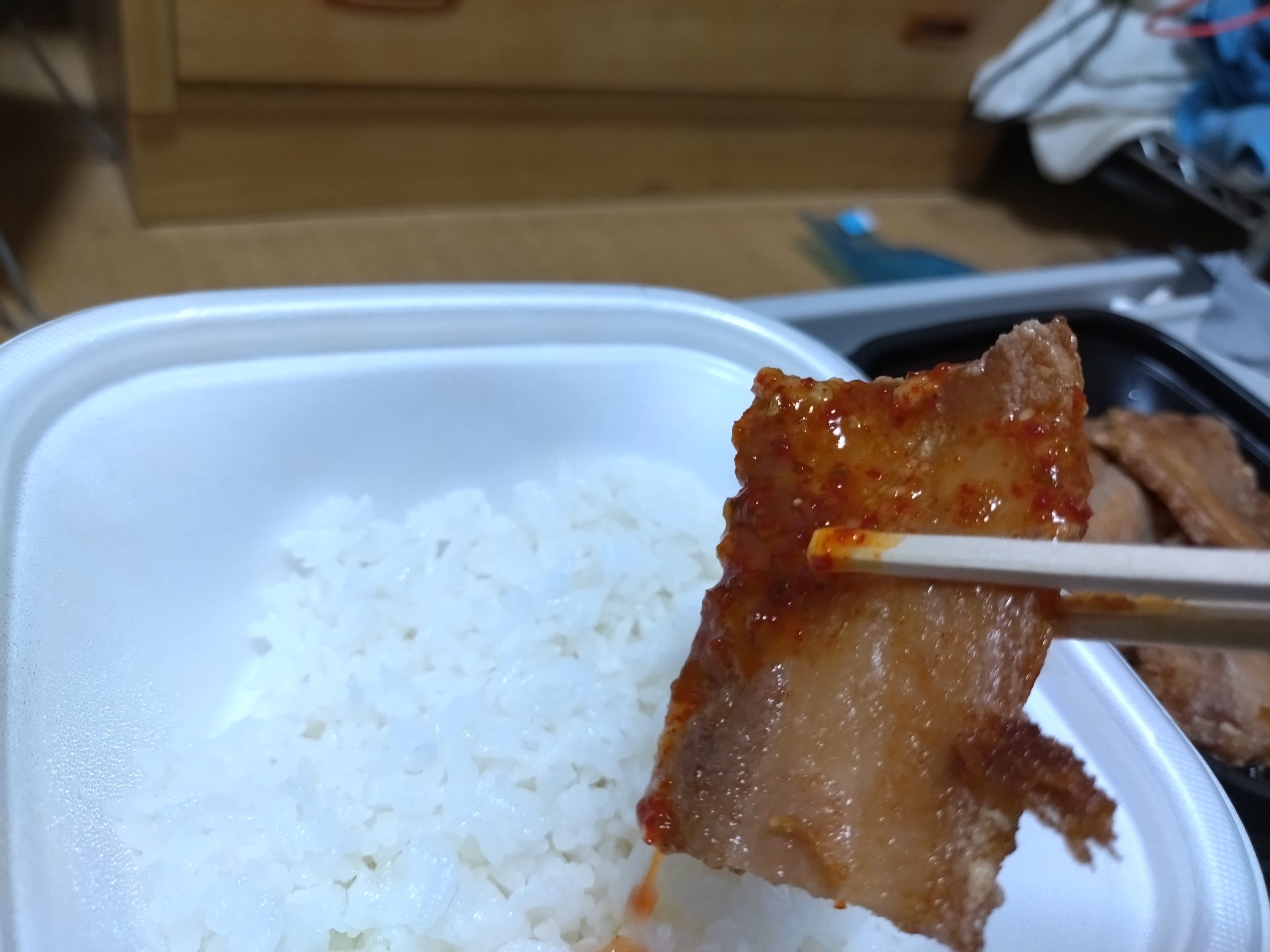 チリソースをつけたムートート