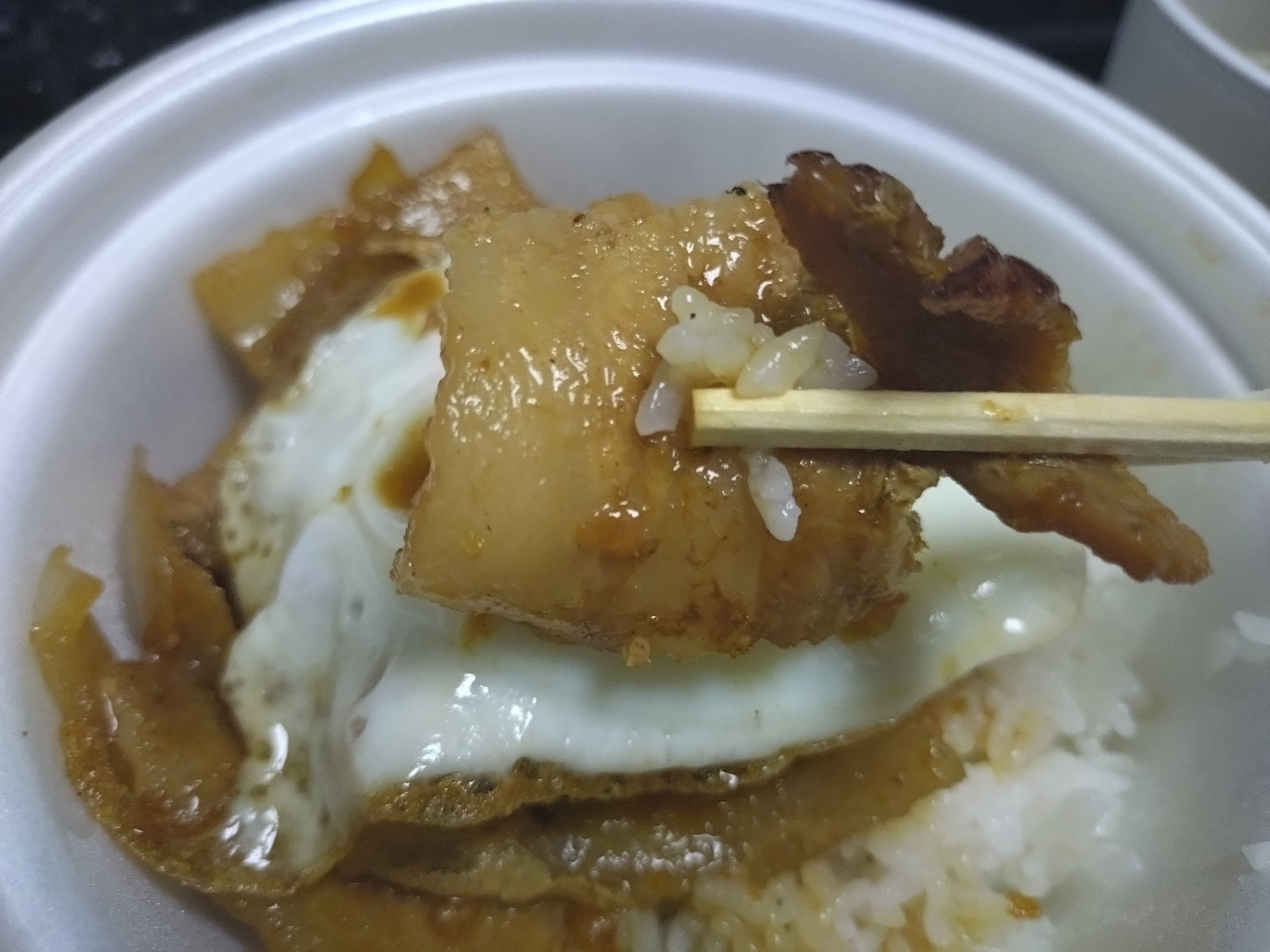 豚カルビの脂のバランスが分かるカット