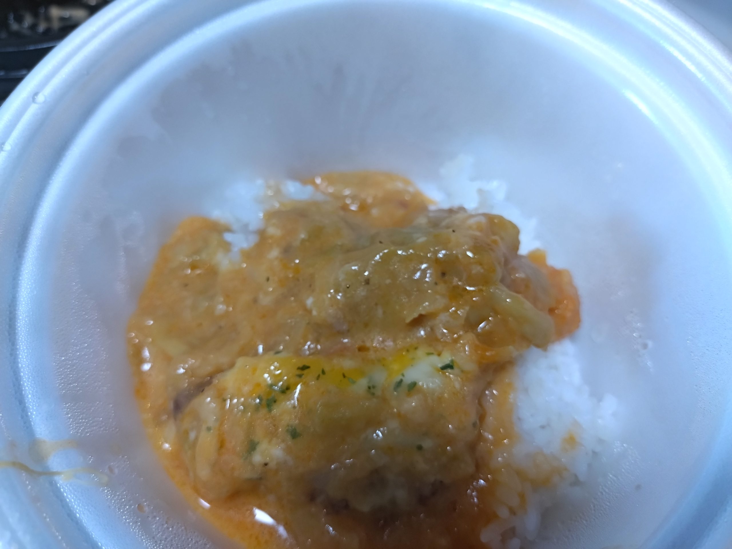 ハンバーグ ソースご飯 ソースをご飯にかけた様子