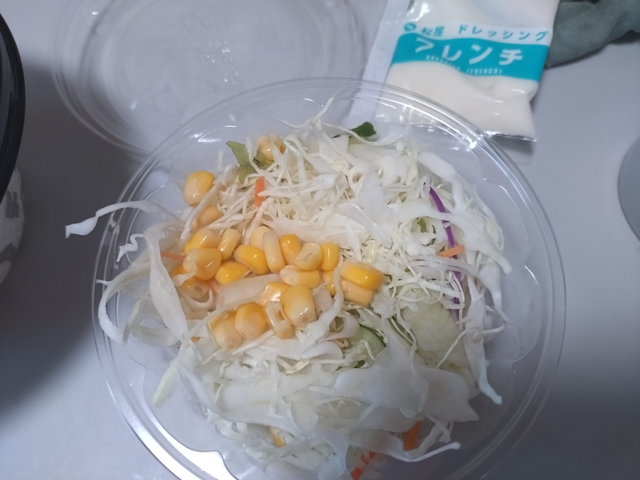 サラダ 付け合わせのサラダ