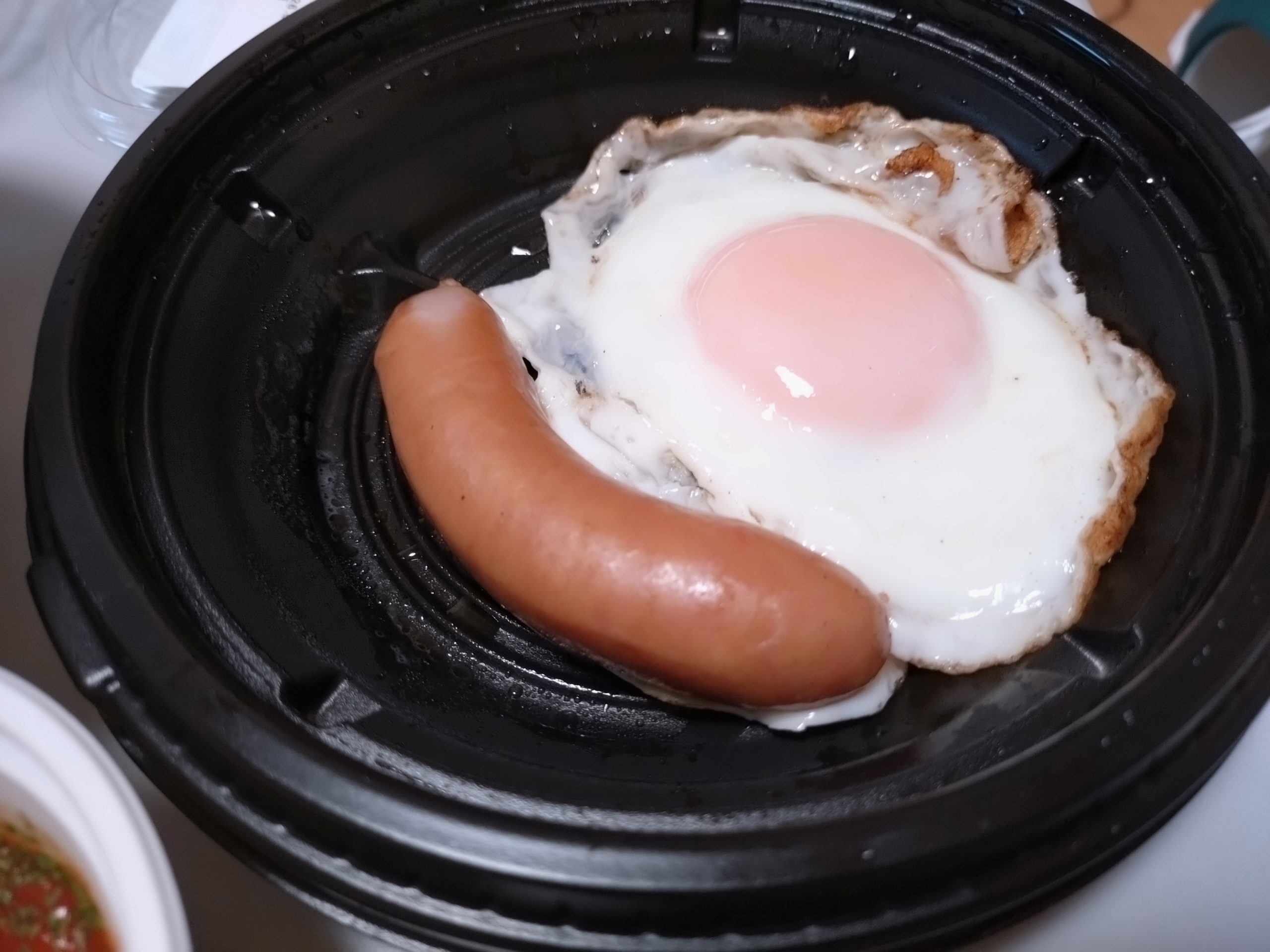 松屋 ソーセージエッグ 目玉焼きとソーセージ