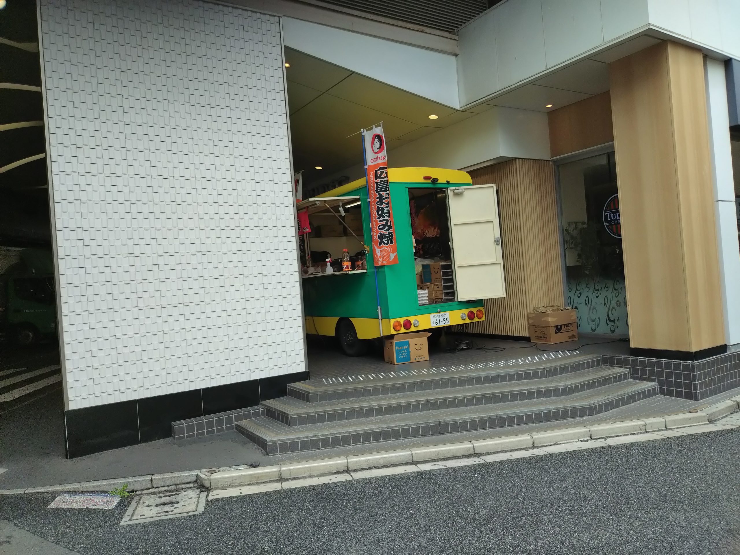 本八幡シャポー前のキッチンカーTABEL 本八幡シャポー前で見つけたキッチンカーTABEL