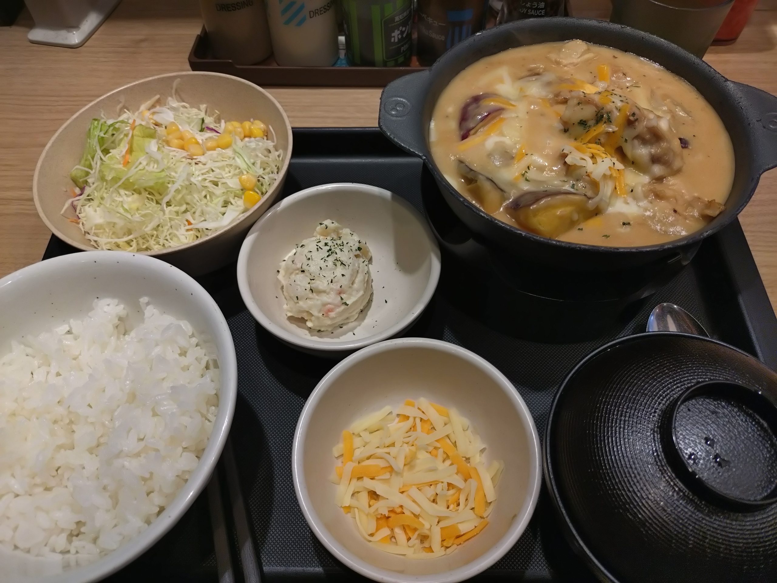 松屋 シュクメルリ定食 全景 松屋 シュクメルリ定食 別角度の全体写真