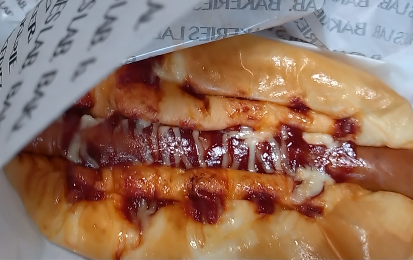 BAKERIES LAB のあらびきソーセージパン
