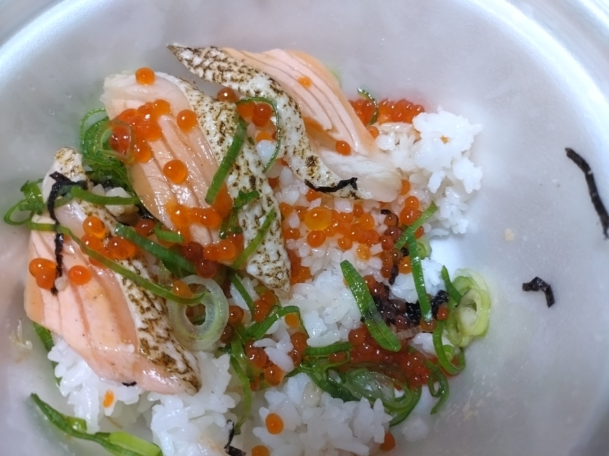 松屋 炙りサーモンいくら丼 混ぜた状態