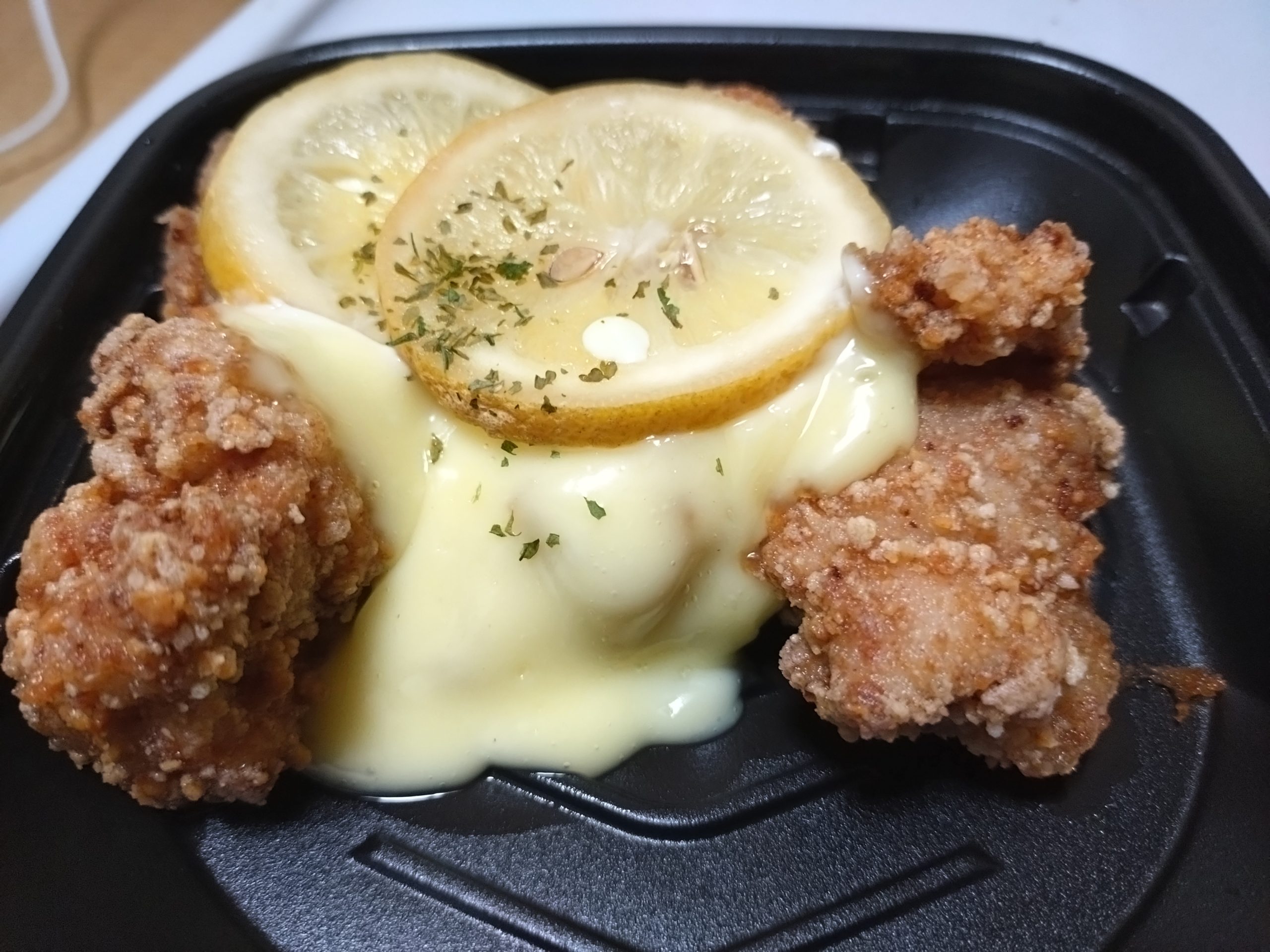 松のやハニーレモン唐揚げ 横からの写真